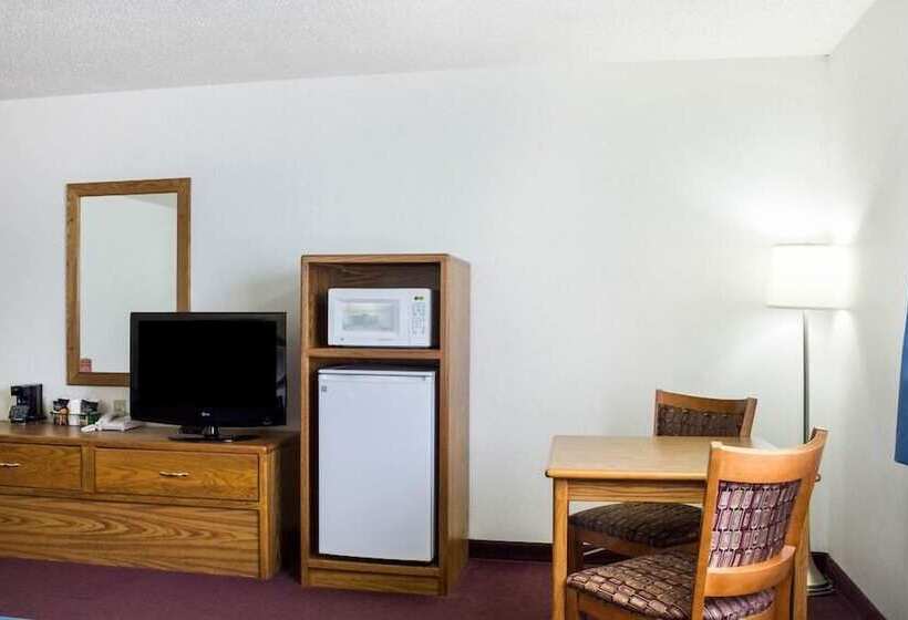 בית מלון כפרי Everspring Inn & Suites