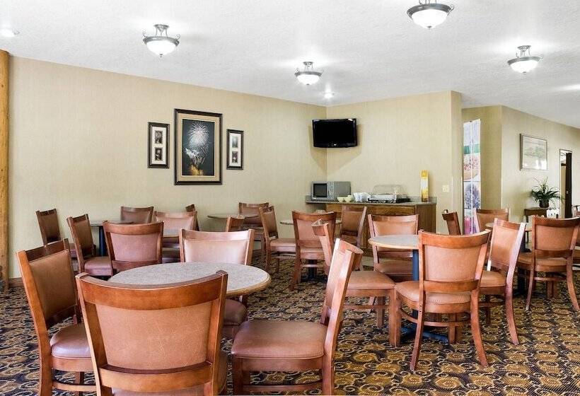 בית מלון כפרי Everspring Inn & Suites