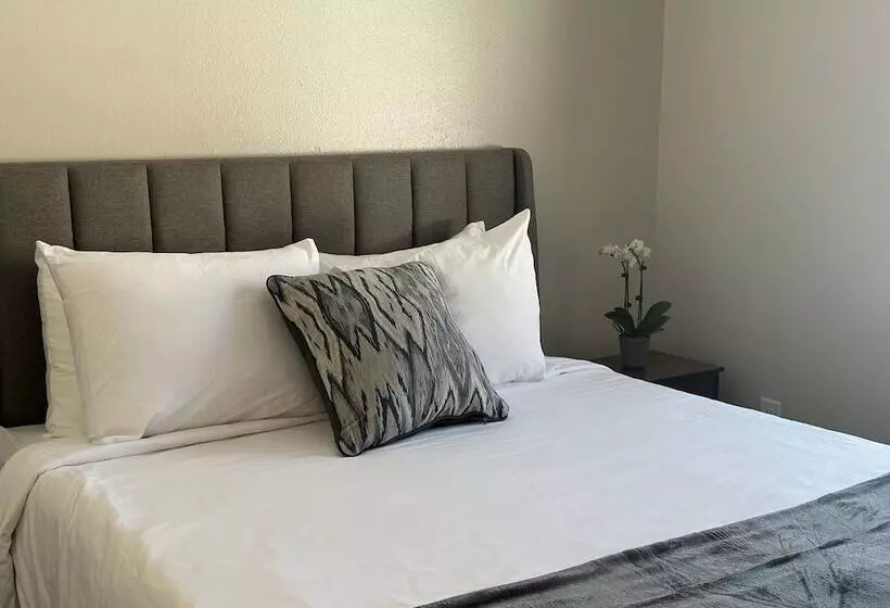 호텔 Everspring Inn & Suites