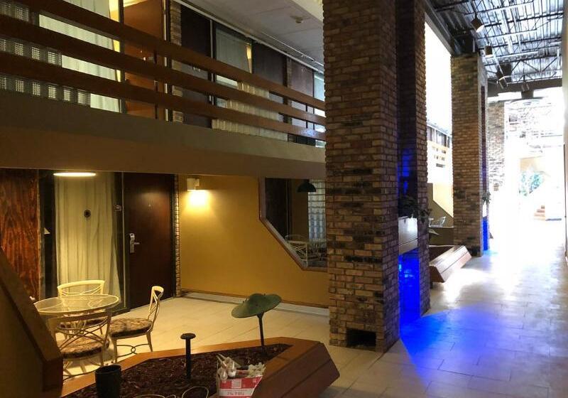 Отель Michigan City Inn