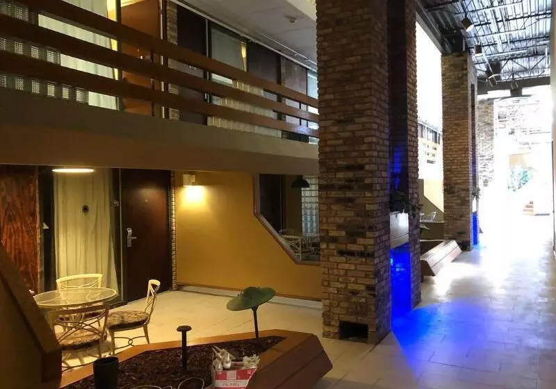 Отель Michigan City Inn