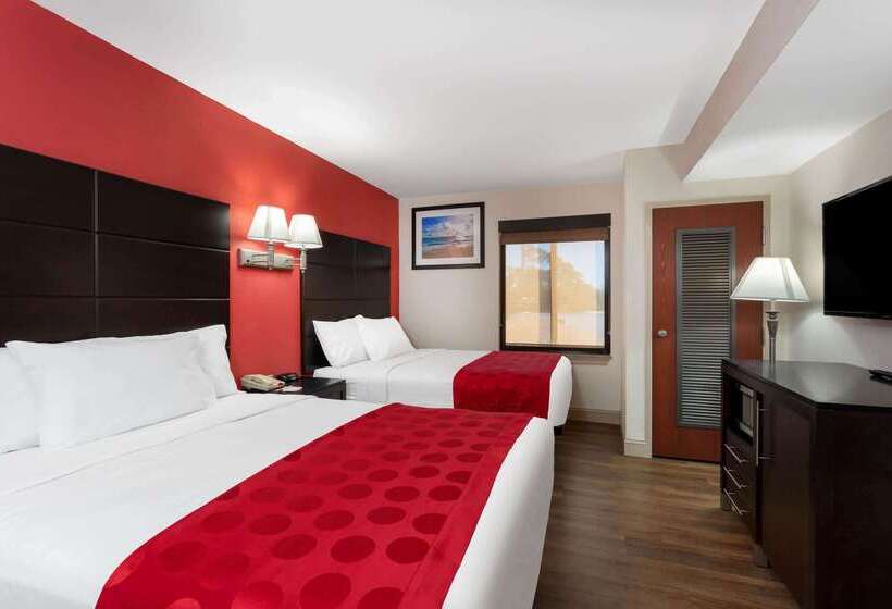 בית מלון כפרי Ramada By Wyndham Panama City