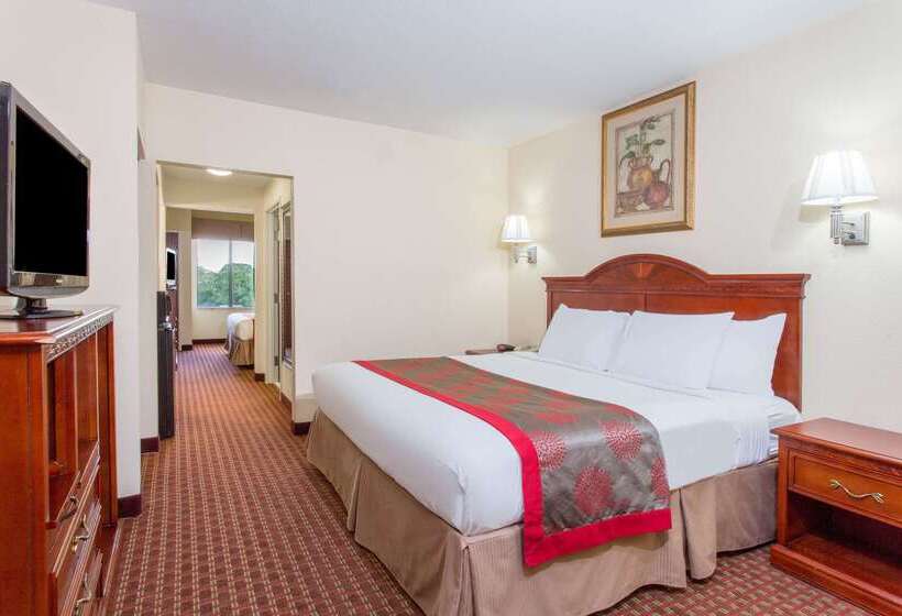 בית מלון כפרי Ramada By Wyndham Panama City