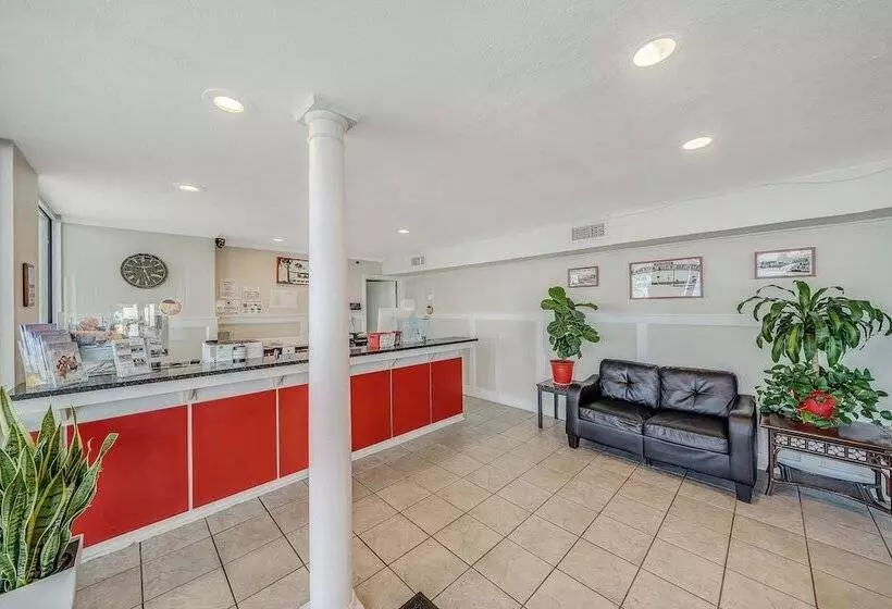 Ramada By Wyndham Panama City Beach / Beachfront