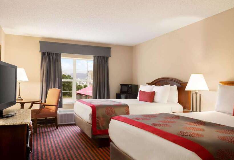 בית מלון כפרי Ramada By Wyndham Pigeon Forge North