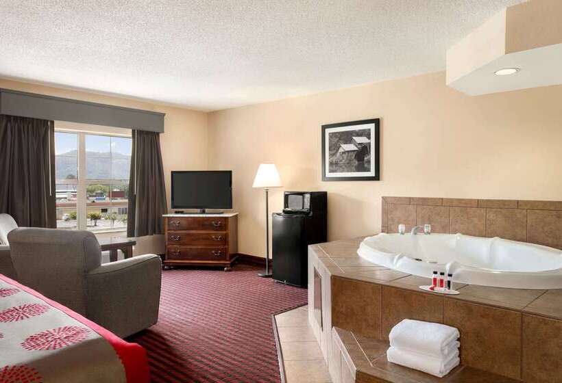 בית מלון כפרי Ramada By Wyndham Pigeon Forge North