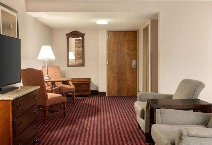 בית מלון כפרי Ramada By Wyndham Pigeon Forge North