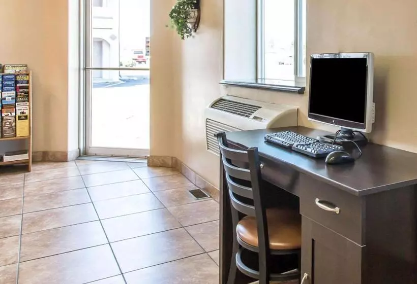 فندق Riverton Inn & Suites