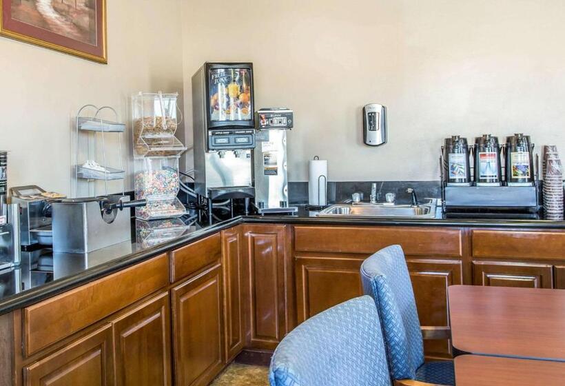 هتل Riverton Inn & Suites