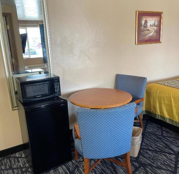 هتل Riverton Inn & Suites