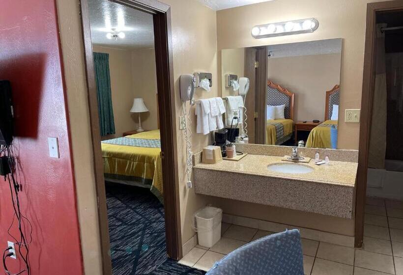 هتل Riverton Inn & Suites