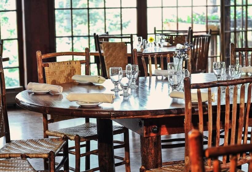 هتل The Historic Crags Lodge