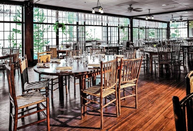 هتل The Historic Crags Lodge