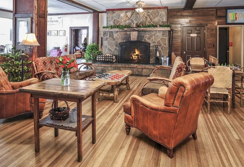 هتل The Historic Crags Lodge