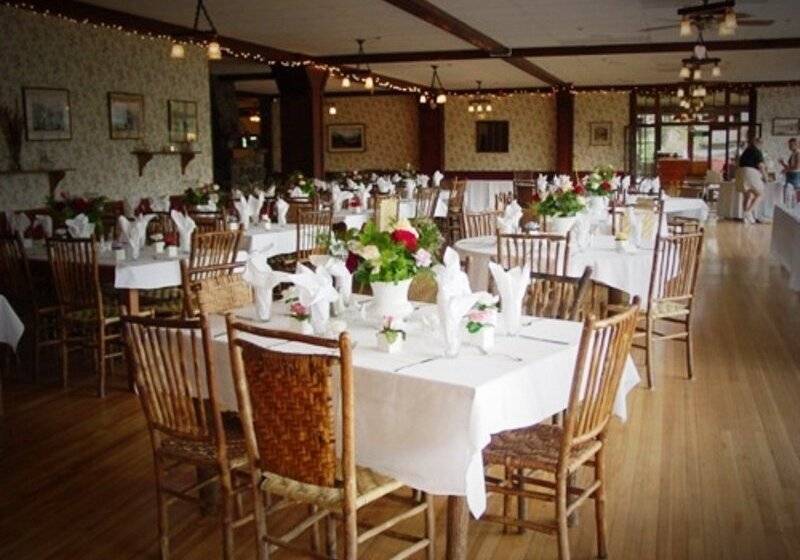 هتل The Historic Crags Lodge