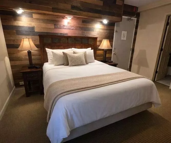 ホテル The Historic Crags Lodge