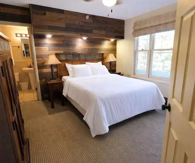 ホテル The Historic Crags Lodge