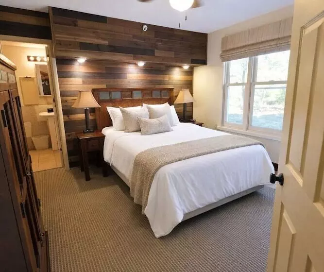 ホテル The Historic Crags Lodge