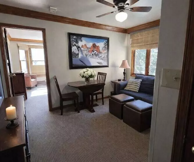 ホテル The Historic Crags Lodge