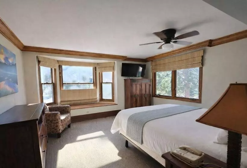 ホテル The Historic Crags Lodge