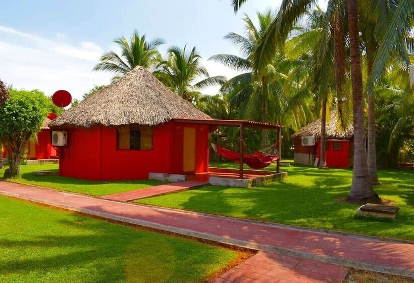 Las Hojas Resort & Beach Club