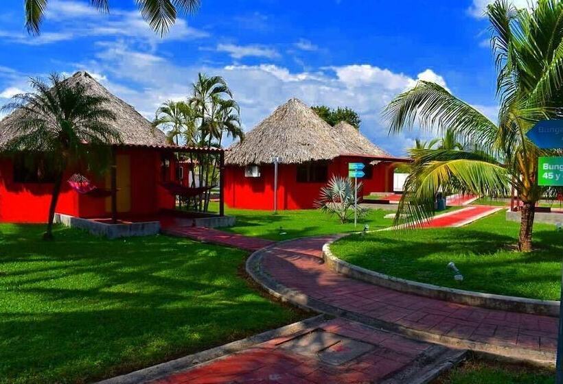 Las Hojas Resort & Beach Club