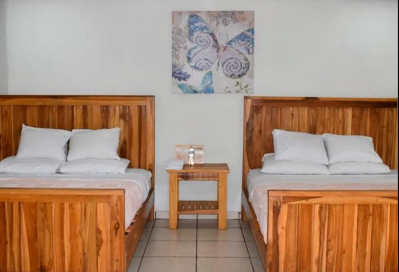 Las Hojas Resort & Beach Club