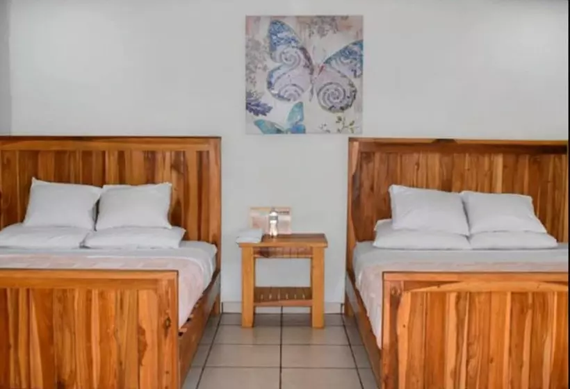 Las Hojas Resort & Beach Club