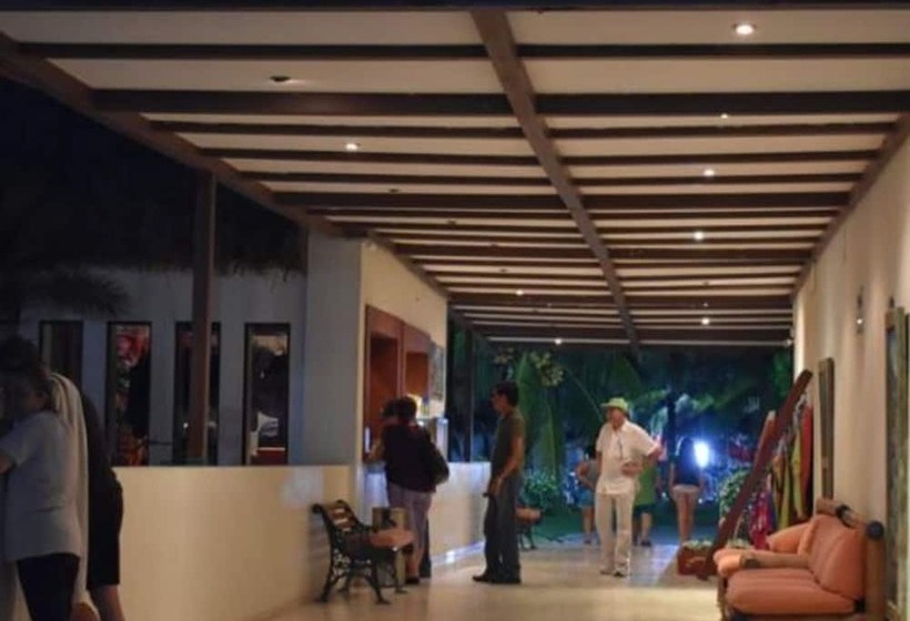 Las Hojas Resort & Beach Club