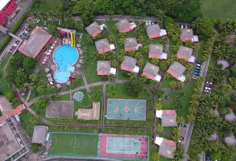 Las Hojas Resort & Beach Club