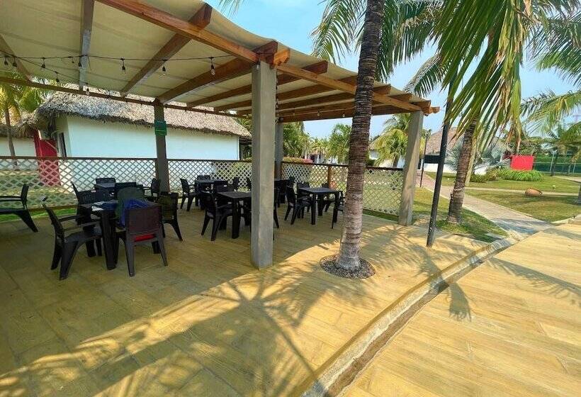 Las Hojas Resort & Beach Club