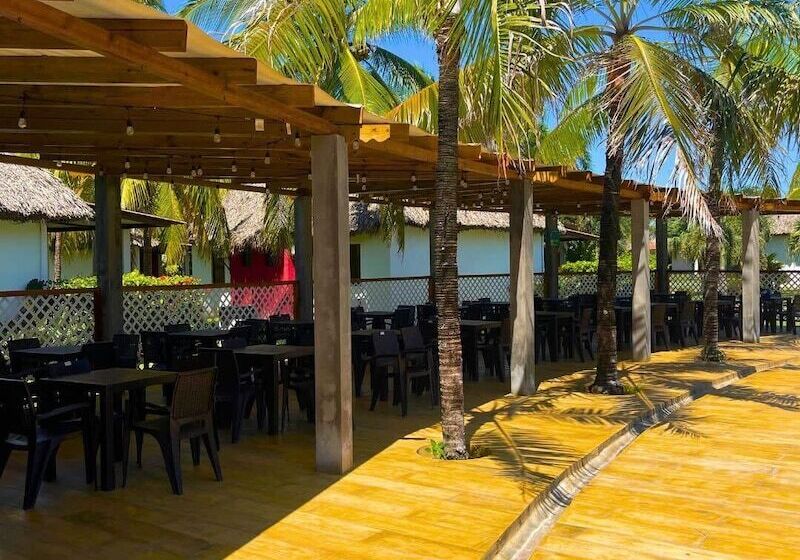 Las Hojas Resort & Beach Club