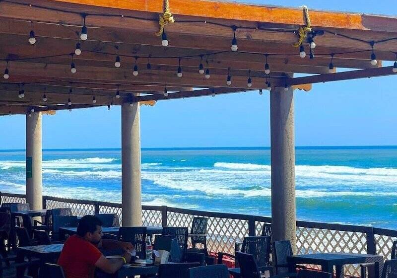 Las Hojas Resort & Beach Club