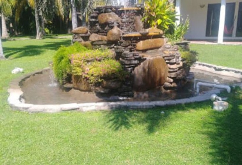 Las Hojas Resort & Beach Club