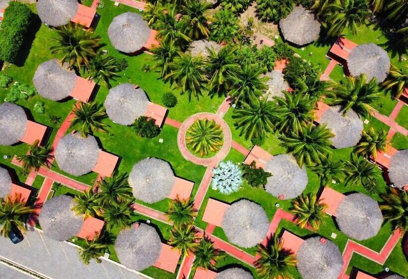 Las Hojas Resort & Beach Club