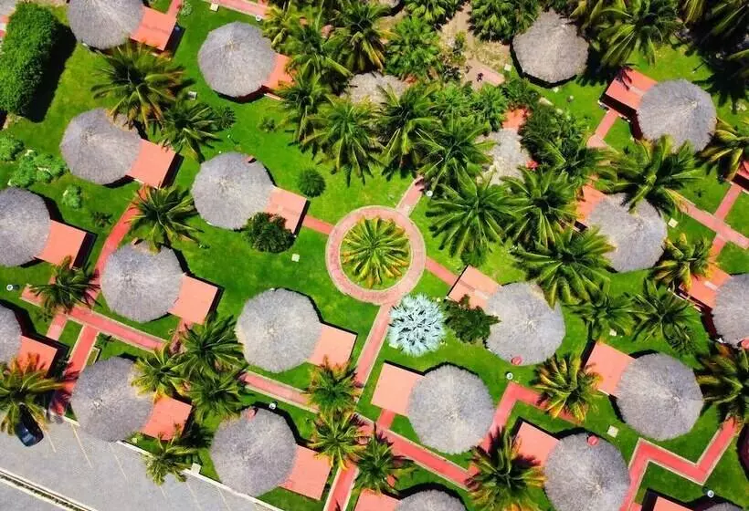 Las Hojas Resort & Beach Club