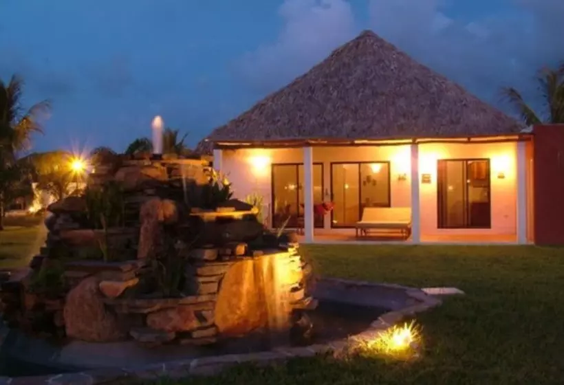 Las Hojas Resort & Beach Club