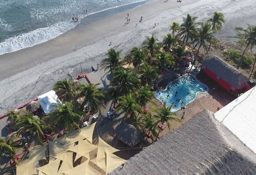 Las Hojas Resort & Beach Club