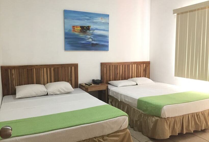 Las Hojas Resort & Beach Club