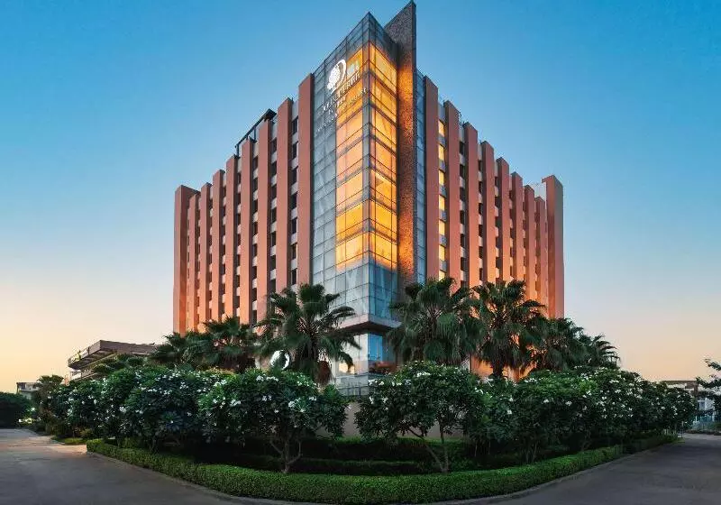 Hotel Doubletree By Hilton Gurugram Baani Square