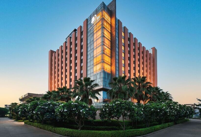 Otel Doubletree By Hilton Gurugram Baani Square