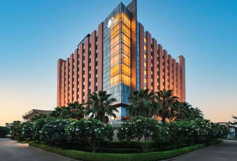 Hotel Doubletree By Hilton Gurugram Baani Square