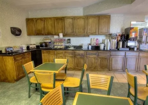 בית מלון כפרי Econo Lodge