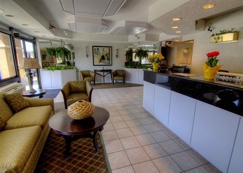 Отель Econo Lodge