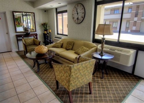 Отель Econo Lodge