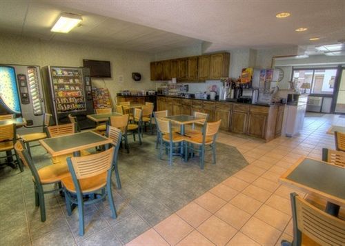 Отель Econo Lodge