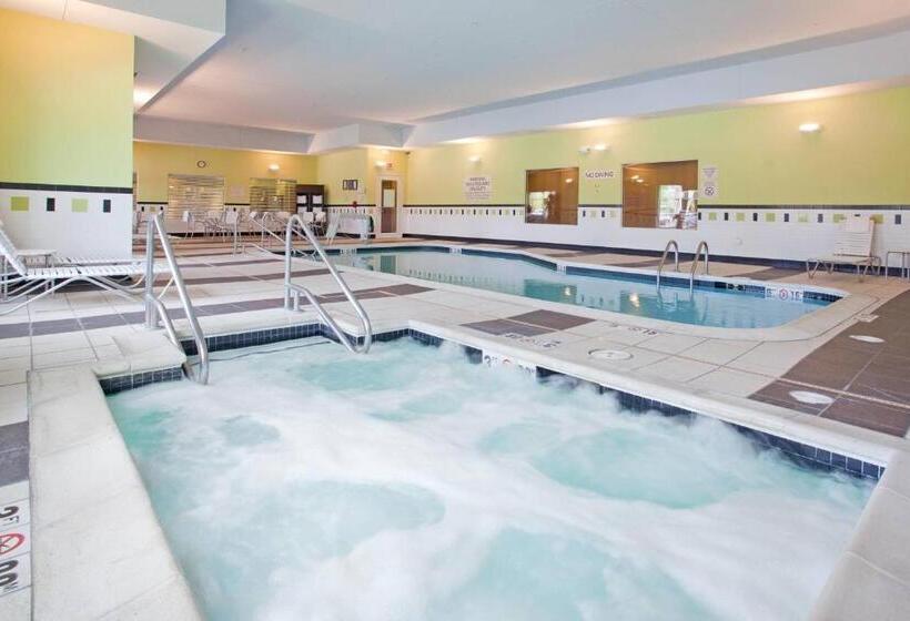 فندق Fairfield Inn & Suites By Marriott Kearney