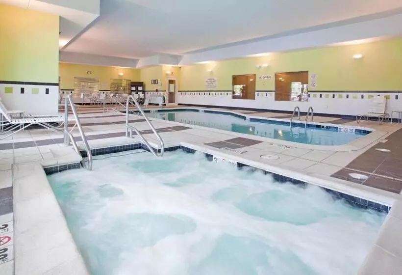 هتل Fairfield Inn & Suites By Marriott Kearney