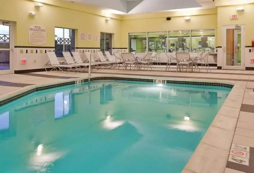 هتل Fairfield Inn & Suites By Marriott Kearney