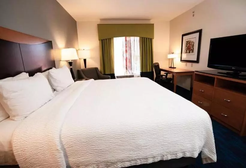 هتل Fairfield Inn & Suites By Marriott Kearney